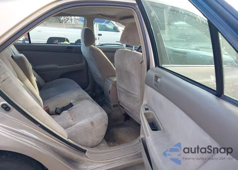 2002 Toyota Camry Le z USA, uszkodzony, nr VIN 4T1BE32K32U008112